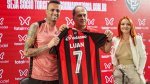 Luan é apresentado pelo Vitória