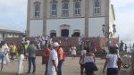 Devotos sobem a Colina Sagrada nesta ‘Sexta-Feira da Proteção’