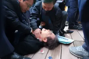 Vídeo: Líder da oposição sul-coreana é esfaqueado no pescoço