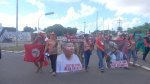 Vídeo: mulheres ocupam Avenida Paralela em protesto pelo dia