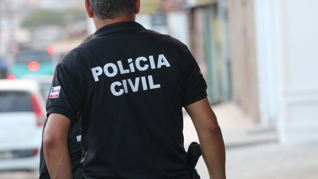 Mulher e assassinada com tiro no rosto na Bahia0126806900202404271436