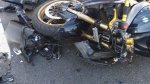 Batida entre carro e moto deixa trânsito lento no Caminho de Areia