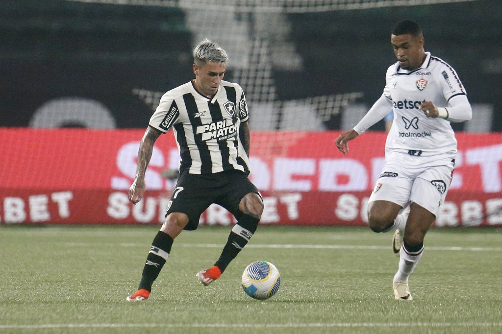 Vitória desperdiça chances e perde para o Botafogo