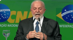 Vídeo: Lula é recebido com vaias e aplausos em evento com prefeitos
