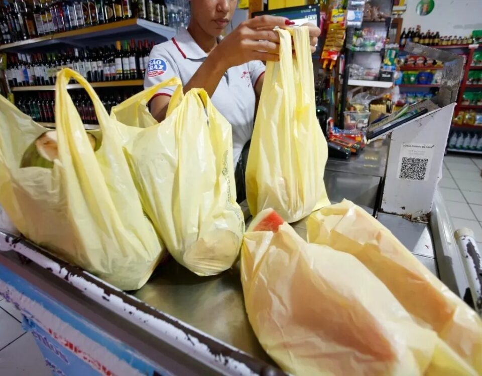 Salvador proibe sacolas plasticas a partir deste d0127013300202405121139