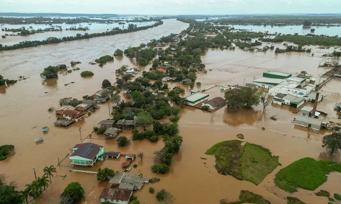Governador do RS alerta para “maior desastre da história” do estado