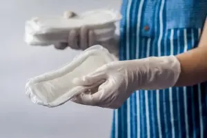 Farmácias distribuem absorventes de graça na Bahia; saiba mais