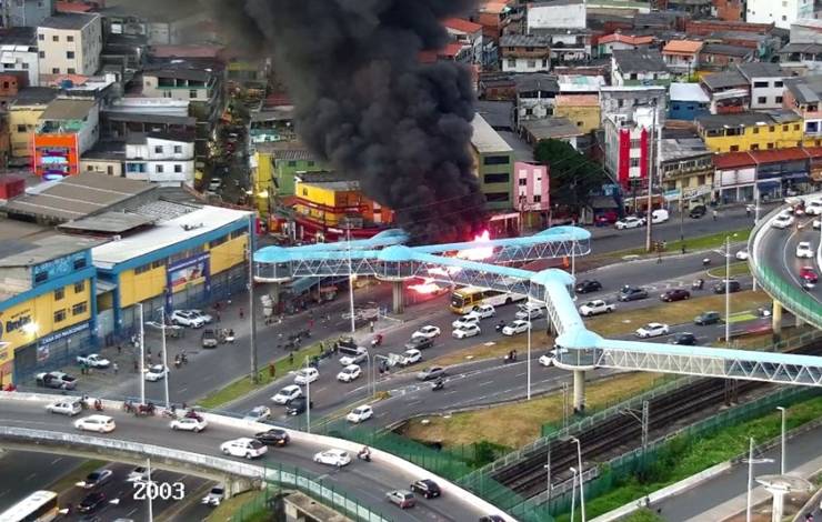 Vídeo: ônibus incendiado e Pernambués travado