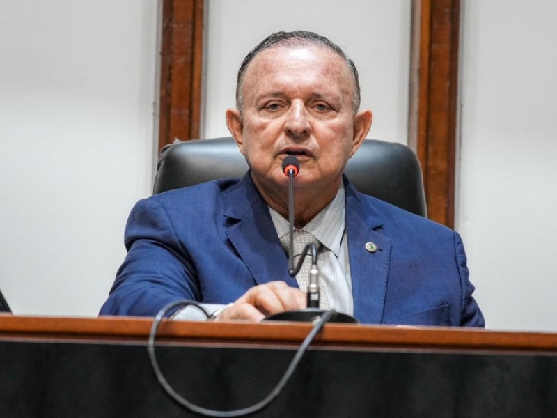 Adolfo Menezes ajuíza queixa-crime contra prefeito de Brumado