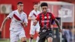 Com duas expulsões, Vitória perde para o Atlético-GO dentro de casa