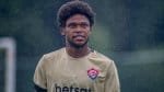 Vitória negocia rescisão de contrato com Luiz Adriano