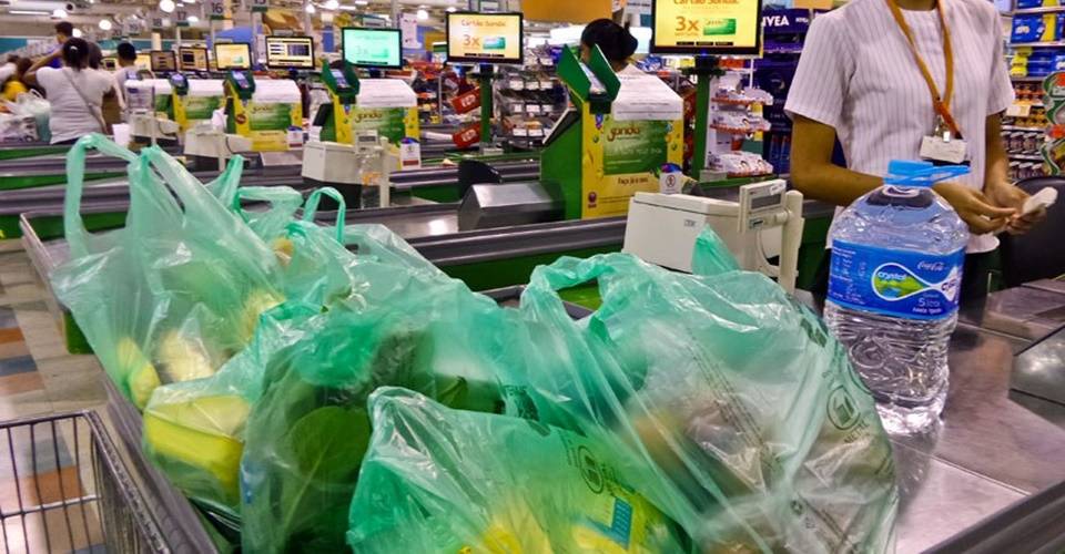 Lei das sacolas plásticas gratuitas só entra em vigor em 13 de julho