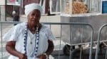Baiana de acarajé morre após passar mal no Barradão