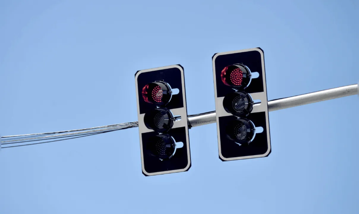 Salvador contará com semáforos administrados virtualmente; entenda