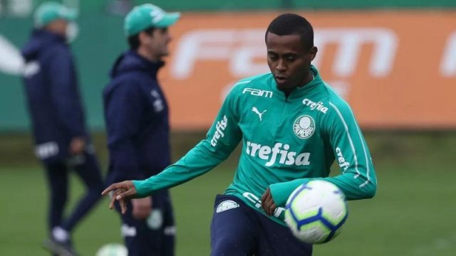 Vitória fecha com atacante ex-Palmeiras