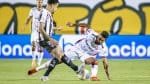 Em arbitragem polêmica, Vitória perde no Barradão