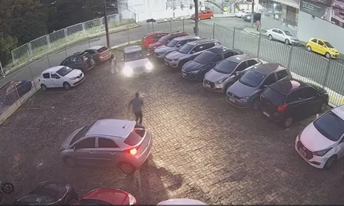Vídeo: estudante tem carro roubado em estacionamento da UFBA
