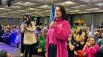 Governador é flagrado com ‘mão boba’ em Michelle Bolsonaro