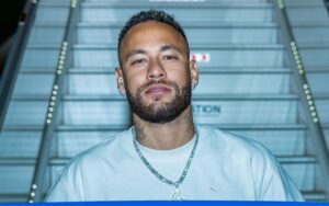 Neymar mostra rosto da caçula pela primeira vez; veja