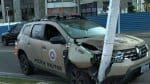 Policial perde controle de viatura e bate em poste na Barra