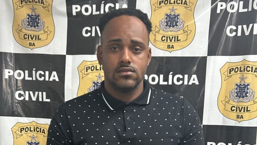 cheiroso gerente de faccao tenta se esconder em culto religioso mas e capturado pela policia em salvador