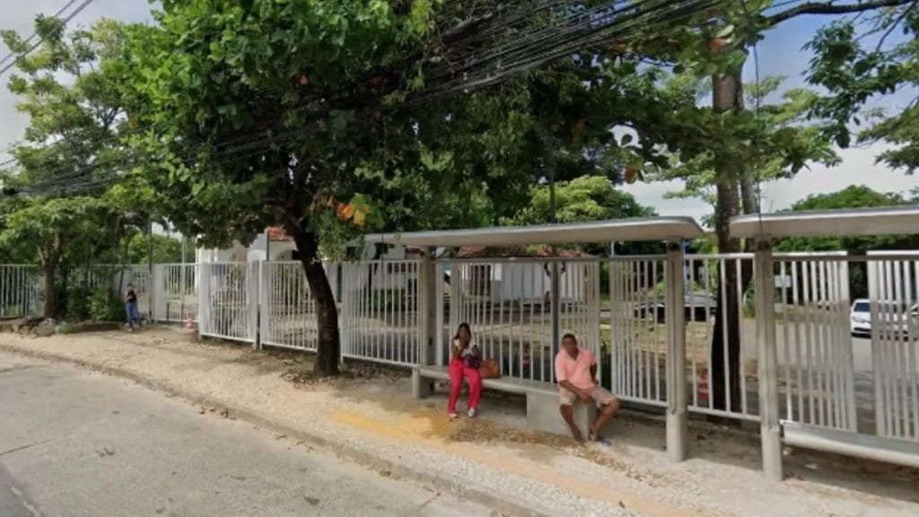 Aluna da Ufba e baleada em ponto de onibus perto d0033085800202411111644