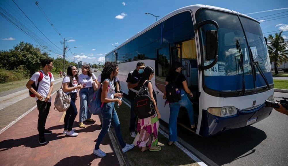 transporte universitario camacari