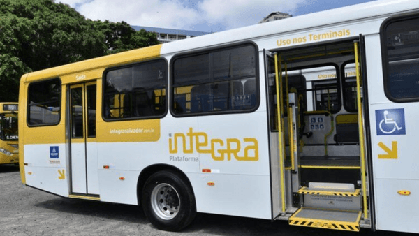 onibus seguem sem circular