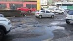 Prefeito de Verão some na chuva: Salvador afunda em buracos