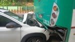 Batida entre carro e ônibus causa lentidão na Ondina
