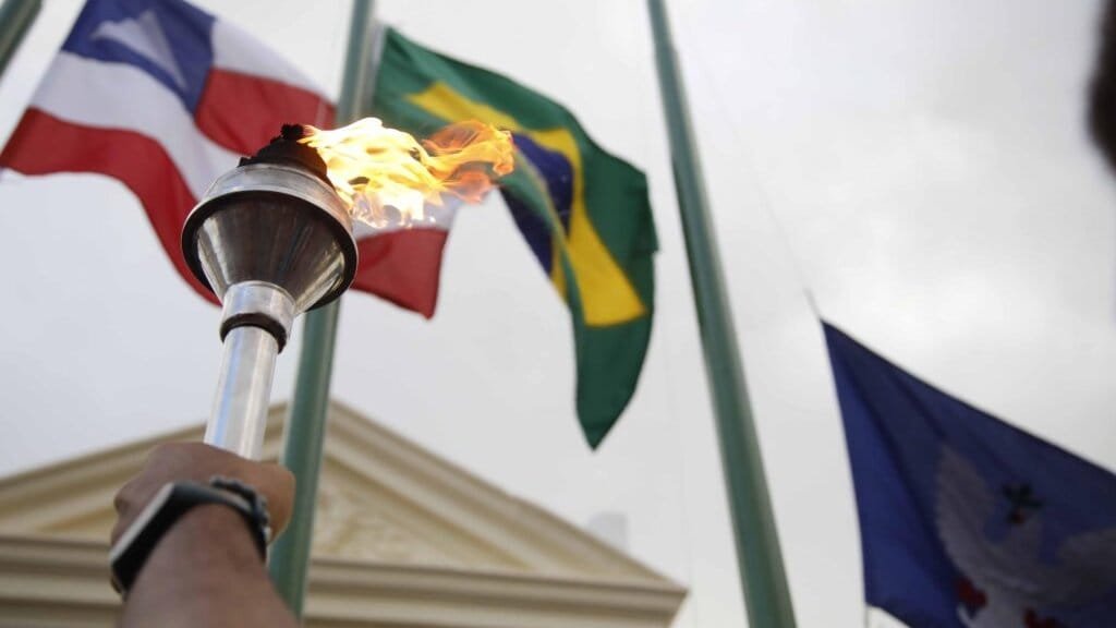 01 07 22 Chegada do fogo simblico ao Largo de piraj Lucas Moura Secom PMS 13 1024x683