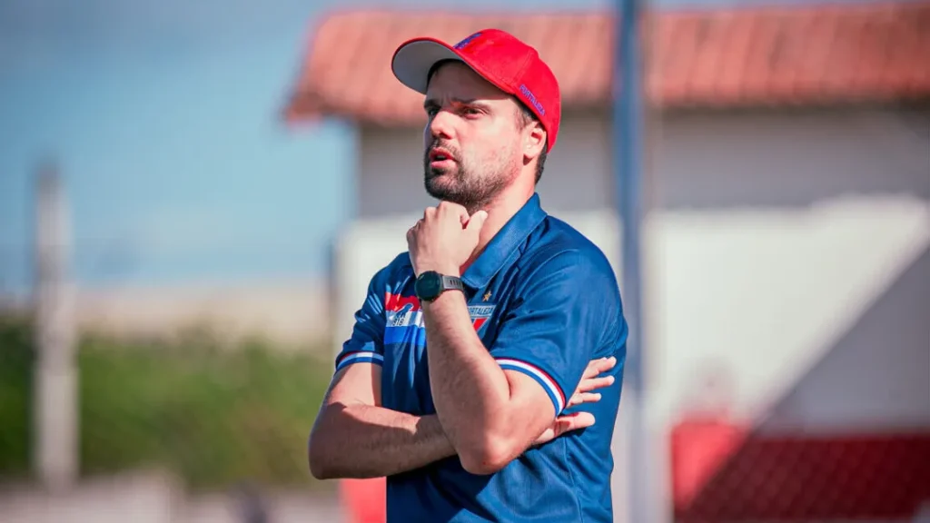 Bahia anuncia Carlos Larocca como novo tecnico do 0133210600202506261030 ScaleDownProportional