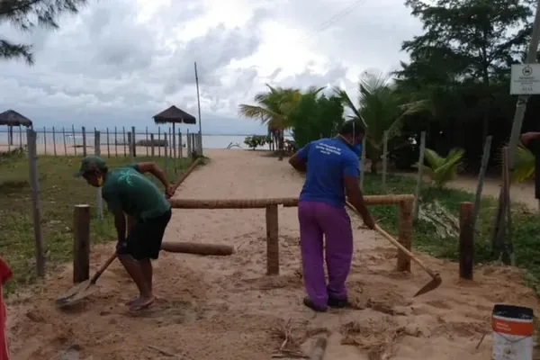 empresario destruia barricada que impedia acesso a praia quando foi chamado a atencao 2789374 article