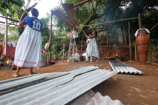 frequentadores do ile axe oya onirad no bairro pituacu em salvador foram surpreendidos com a demolicao do terreiro 2760581 article