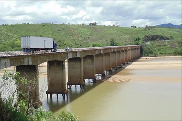ponte sobre o rio jequitinhonha 2756107 article