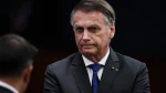 Bolsonaro minimiza apreensão de dólares e diz que US$ 14 mil é ‘pouco para o que tem no banco’