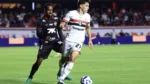 São Paulo confirma favoritismo e vence o Vitória no Morumbis