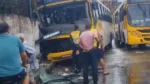 Ônibus bate em muro de casa em Salvador