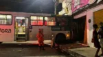 Ônibus bate em prédio e deixa 12 feridos em Salvador