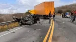 Homem morre em colisão frontal com carreta na BR-116