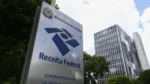 É falso que a Receita Federal vai notificar adultos que moram com os pais; ENTENDA