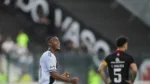Vitória perde para o Vasco em jogo eletrizante com duas viradas e sete gols