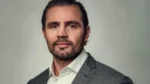Daniel Vorcaro, dono do Banco Master, deixa prisão com tornozeleira