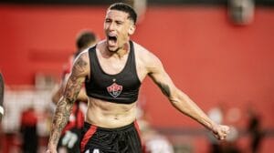 Vitória vence no Barradão e confirma permanência na Série A