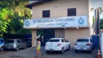 Adolescente atropela dois homens em Guarajuba