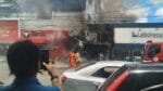 Incêndio atinge lojas no Caminho de Areia e mobiliza bombeiros em Salvador