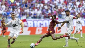 Pressionado, Bahia tenta reabilitação diante do Santos no Brasileirão