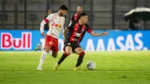 Vitória perde mais uma fora de casa