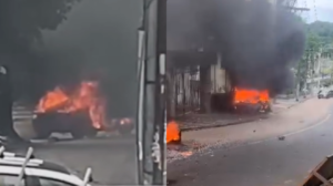 Carro em chamas desce ladeira e atinge ônibus em Brotas