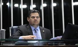 Fim da escala 6×1 continua sem avanço e gera pressão no Congresso